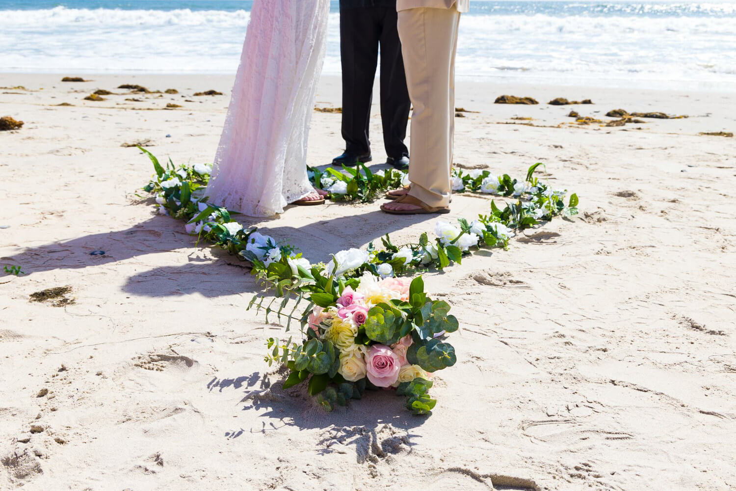 hearts-and-blooms-beach-wedding
